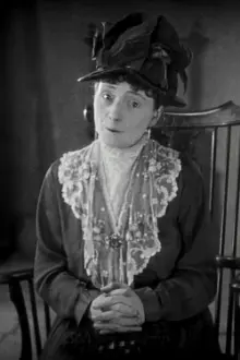 Maud Gill como: Old Maid