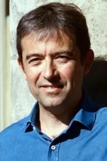 Arnaud Bertrand como: Gustavo’s communications advisor
