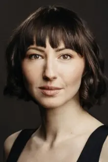 Sarah Kolasky como: Lauren