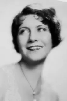 Helen Wright como: Mabel McGuire