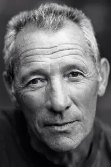 Israel Horovitz como: James