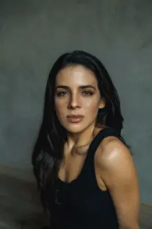 María José Camacho como: Mariana Azcárate (Young)