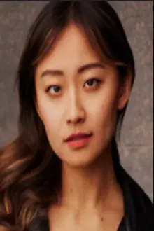 Jennifer Hsu como: Emilee the Employee