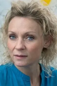 Pernille Albæk Andersen como: Charlotte