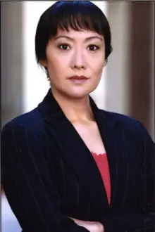 June Angela como: Miss Cho