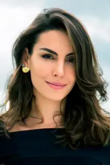 Mel Fronckowiak como: Carla Ferrer