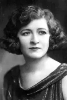 Josephine Earle como: Miss Lacy