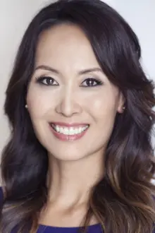 Jennifer Kim como: News Reporter