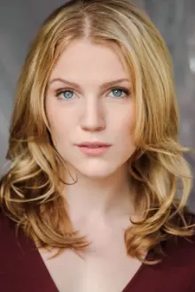 Hannah Elizabeth Smith como: Kara