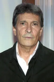 Juan Ferrara como: Carlos Valentín Velarde