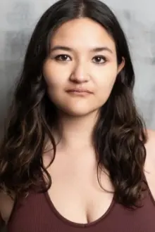 Simone Liu como: Amy