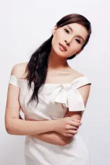 Vanessa Yeung como: J