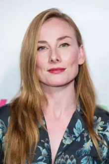 Rosie Marcel como: 