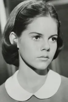 Ellen Janov como: Helen Bolton