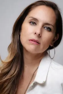 Sandra Quiróz como: Angélica