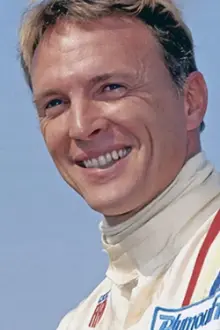 Dan Gurney como: Self (voice)