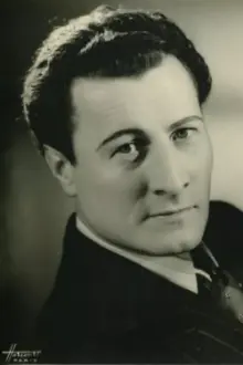 Jacques Erwin como: Playwright Hervé Montagne