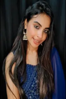 Maheen Mahi como: 