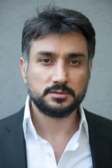 Cahit Kayaoğlu como: Cahit Kaya