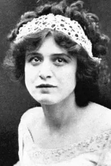 Ethel Jewett como: The Mysterious Girl