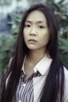 Chun-Ting Lin como: Young Tearful Woman