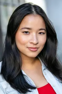 Stephanie Zhong como: Detective Jenny Lin