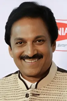 Ravi Raghavendra como: Vikram's Father