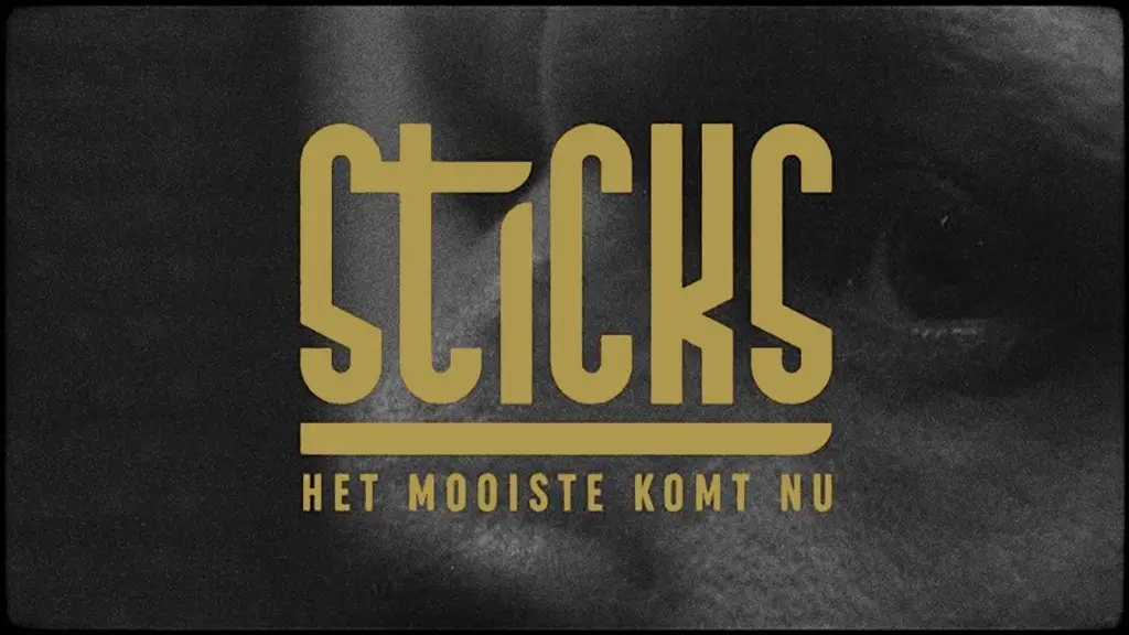 Sticks - Het Mooiste Komt Nu