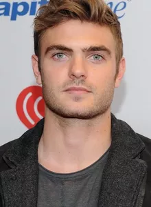 Foto de Alex Roe Foto de Alex Roe