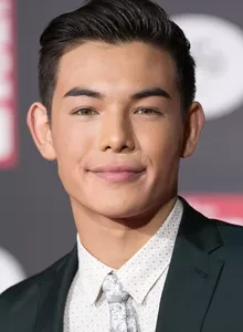 Foto de Ryan Potter Foto de Ryan Potter